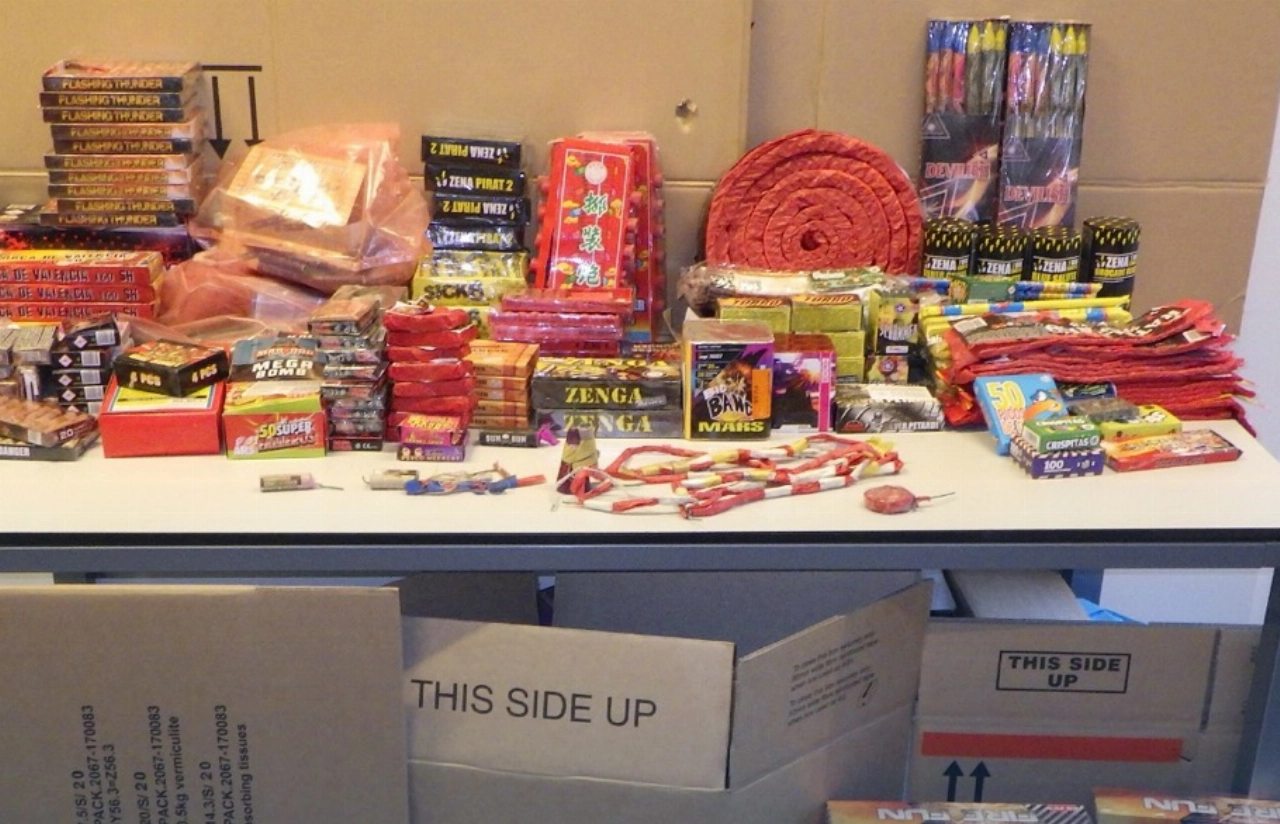 Politie pakt vuurwerkafstekers en -handelaren aan